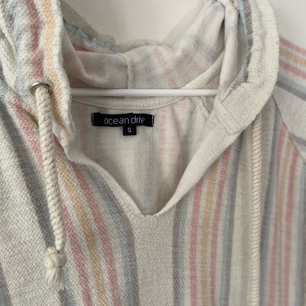 Beach pullover - Picture 3 of 6